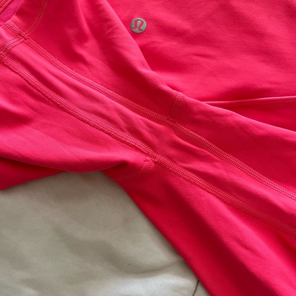 Lululemon Align Short Lipgloss 4 - Picture 5 of 5